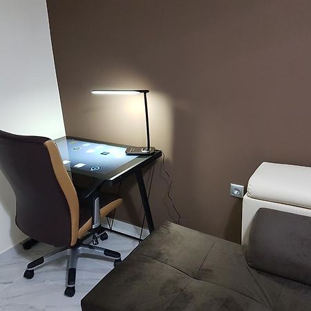 Route 77 Apartment Tesalonika Bagian luar foto