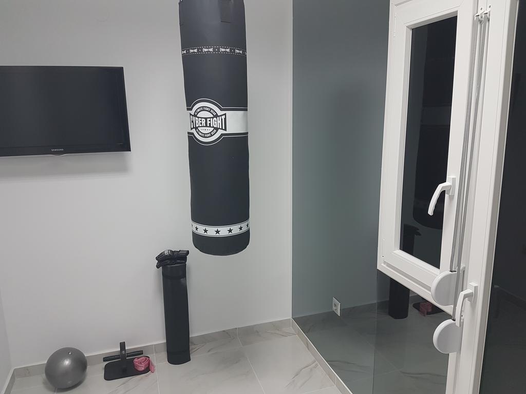 Route 77 Apartment Tesalonika Bagian luar foto
