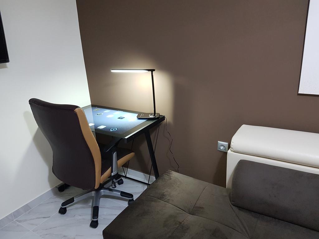 Route 77 Apartment Tesalonika Bagian luar foto