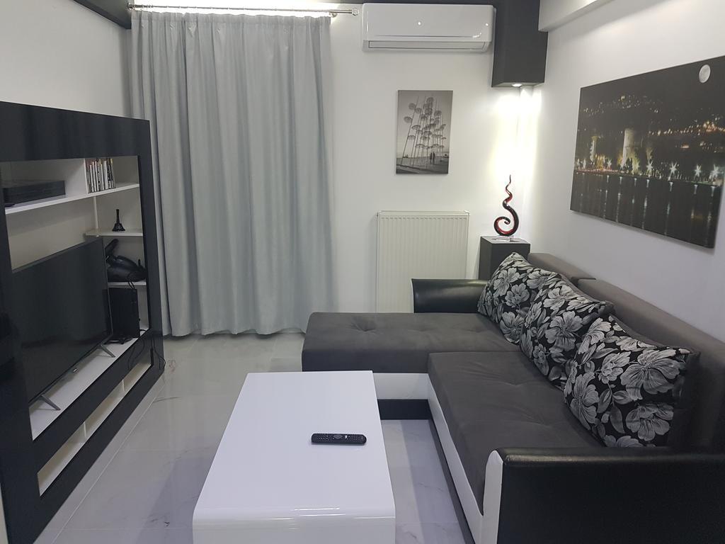 Route 77 Apartment Tesalonika Bagian luar foto