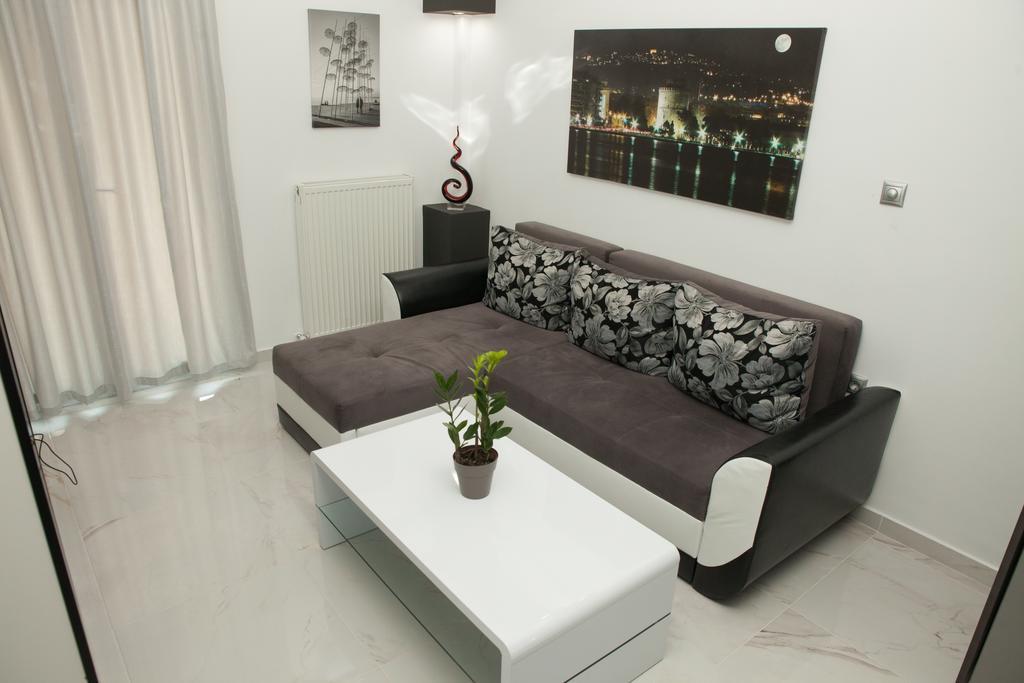 Route 77 Apartment Tesalonika Bagian luar foto